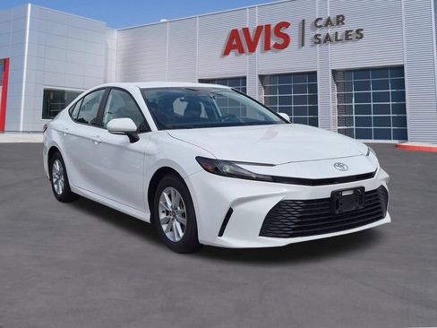 Used 2025 Toyota Camry LE FWD image 3