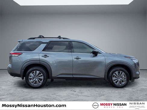 New 2026 Nissan Pathfinder SV image 8