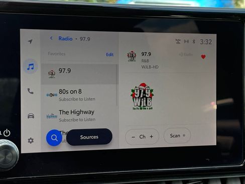 Used 2023 Toyota RAV4 LE FWD image 3