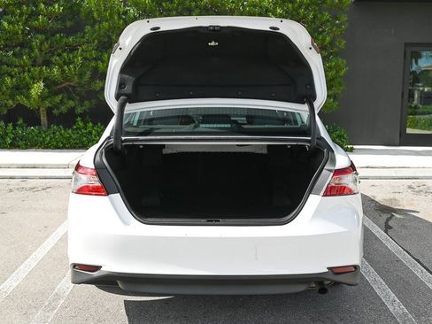 Used 2019 Toyota Camry LE image 9