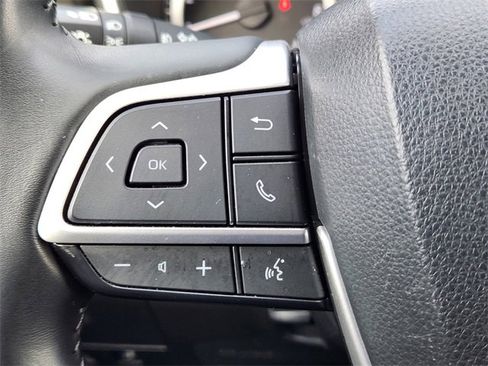 Used 2023 Toyota Highlander XLE image 29