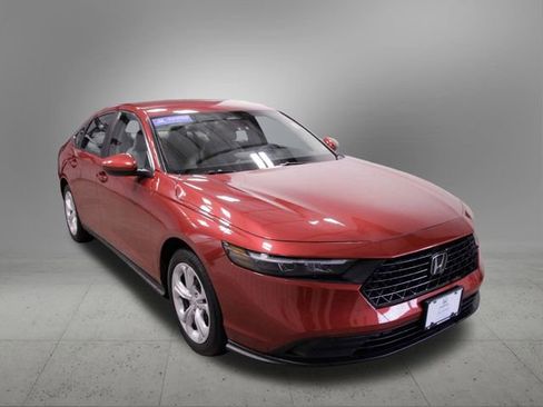 Certified 2025 Honda Accord LX image 9