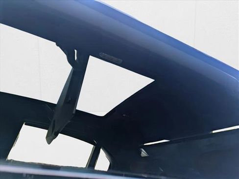 New 2025 BMW i7 M70 w/ Executive Package image 15