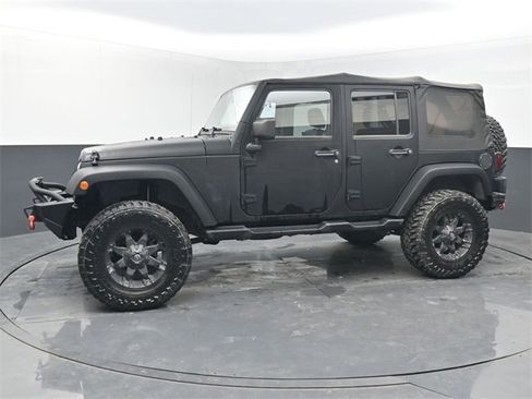 Used 2012 Jeep Wrangler Unlimited Sahara image 2