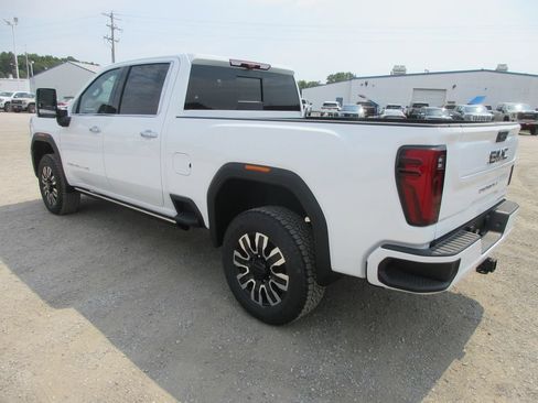 New 2026 GMC Sierra 2500 Denali Ultimate AWD/4WD image 9