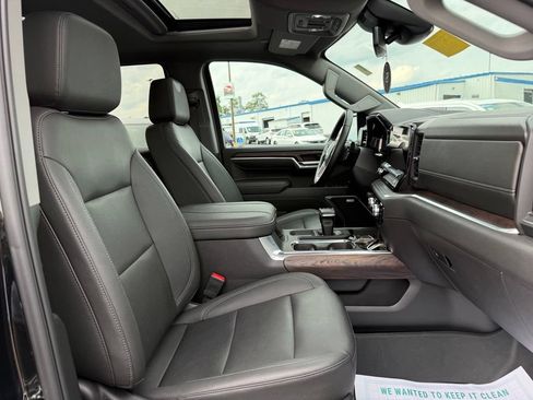 Used 2025 GMC Sierra 1500 SLT w/ SLT Premium Package AWD/4WD image 17