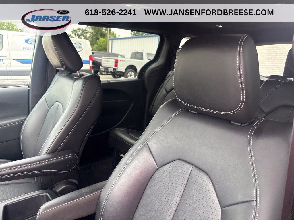 Used 2025 Chrysler Pacifica Select FWD image 12