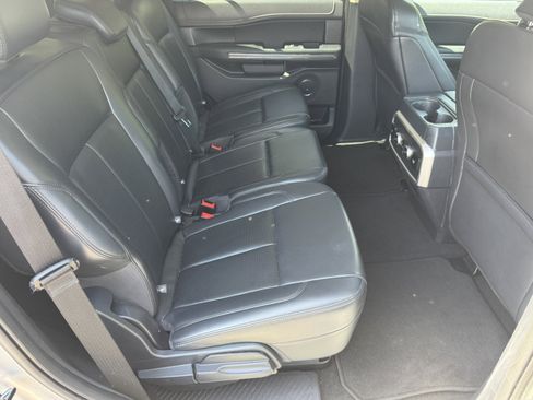 Used 2024 Ford Expedition XLT RWD image 19