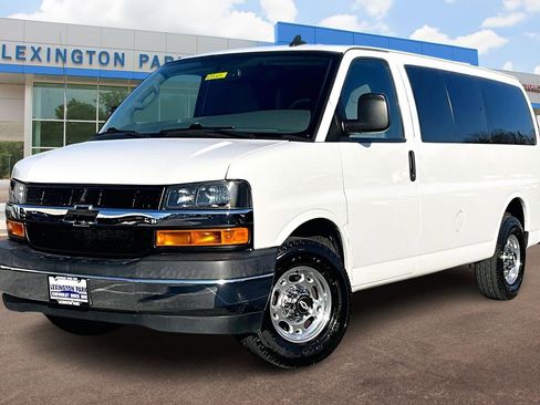 Used 2018 Chevrolet Express 2500 LT w/ LT Preferred Equipment Group image 11