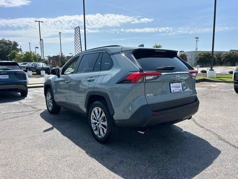 Used 2022 Toyota RAV4 XLE Premium FWD image 5