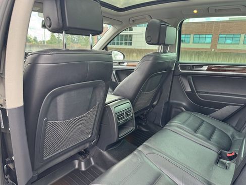 Used 2012 Volkswagen Touareg TDI image 15