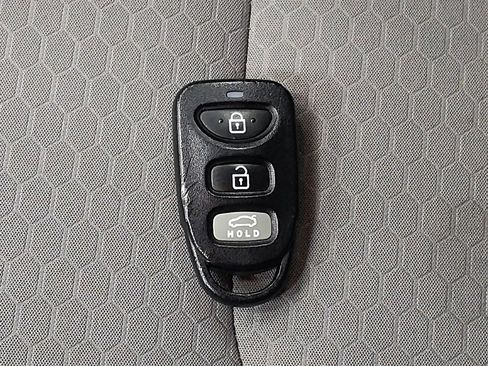 Used 2020 Hyundai Elantra SE image 32