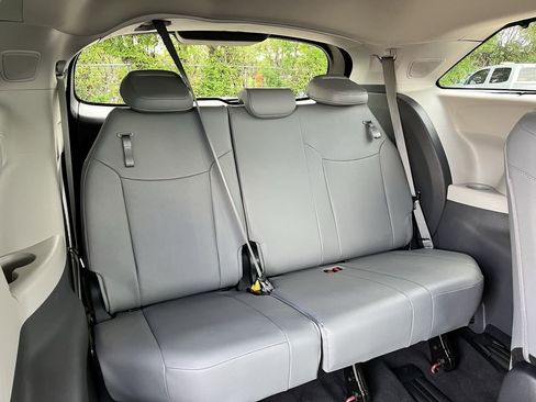 Used 2024 Toyota Sienna Limited AWD/4WD image 28