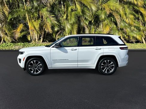 Used 2025 Jeep Grand Cherokee Overland AWD/4WD image 9