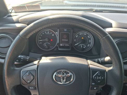 Used 2021 Toyota Tacoma TRD Sport w/ TRD Premium Sport Package AWD/4WD image 19