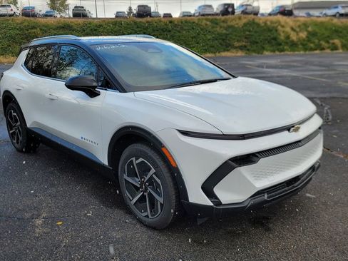 New 2026 Chevrolet Equinox EV LT image 16