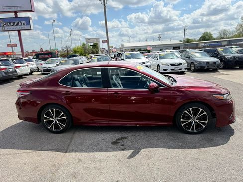 Used 2018 Toyota Camry SE w/ Convenience Package FWD image 3