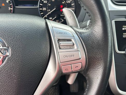 Used 2016 Nissan Altima 2.5 SR w/ Interior Lighting Package FWD image 25