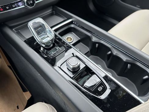 New 2026 Volvo XC60 B5 Plus w/ Protection Package Premier image 6