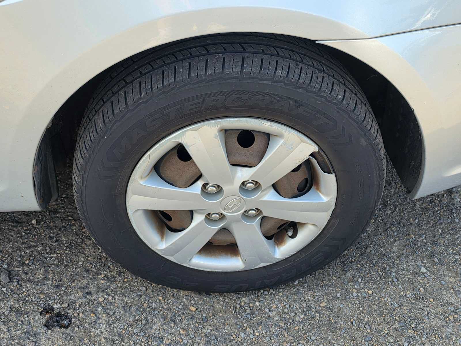 Used 2011 Hyundai Accent GLS FWD image 9