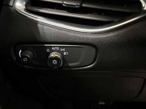 Used 2019 Chevrolet Malibu LT w/ Leather Package FWD image 18