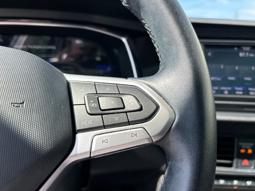 Used 2023 Volkswagen Jetta SE w/ Panoramic Sunroof Package FWD image 14