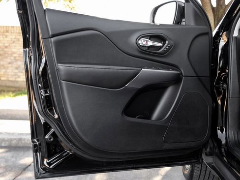 Used 2022 Jeep Cherokee Limited image 55