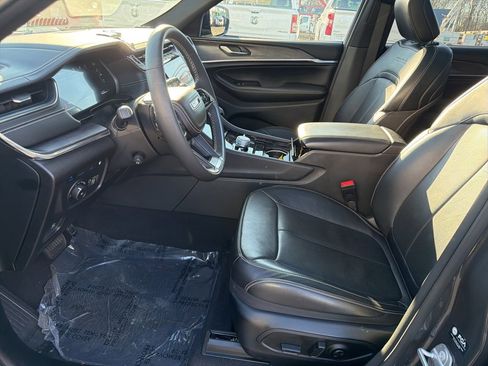 Used 2024 Jeep Grand Cherokee Overland w/ Trailer Tow Package image 5