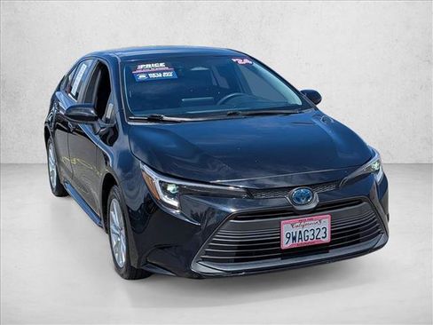 Used 2024 Toyota Corolla LE w/ LE Convenience Package FWD image 3