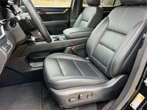 Used 2024 GMC Acadia Elevation image 33