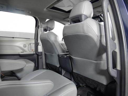 Used 2023 Toyota Sienna XLE image 23