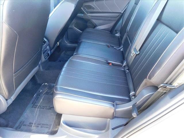 Used 2024 Volkswagen Tiguan SE AWD/4WD image 25