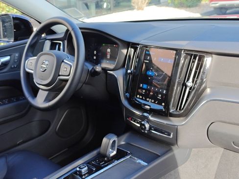 Used 2025 Volvo XC60 B5 Core image 30