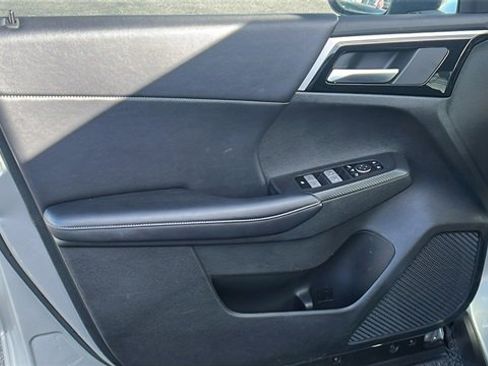 Used 2024 Mitsubishi Outlander SE image 15