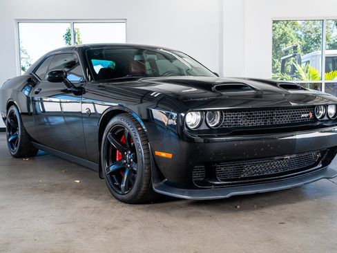 Used 2019 Dodge Challenger SRT Hellcat Redeye image 4