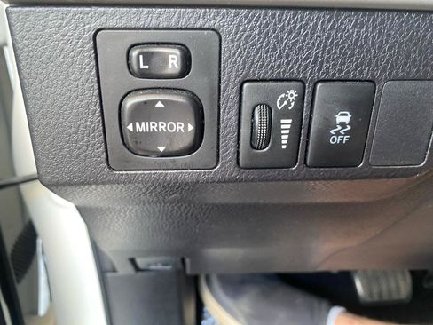 Used 2014 Toyota RAV4 LE FWD image 13