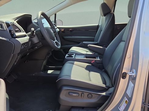 New 2026 Honda Odyssey Touring image 9