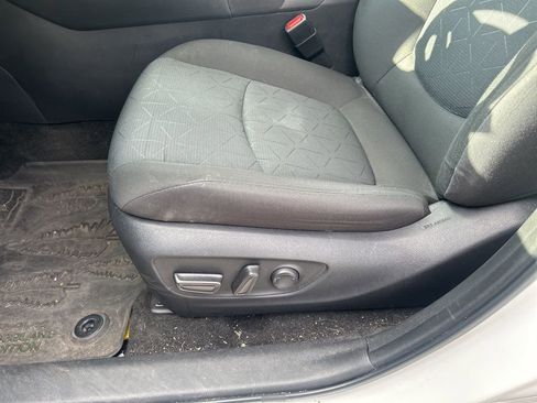 Used 2023 Toyota RAV4 AWD Hybrid image 21