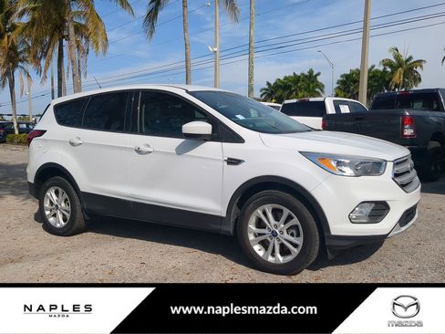 Used 2019 Ford Escape SE image 1