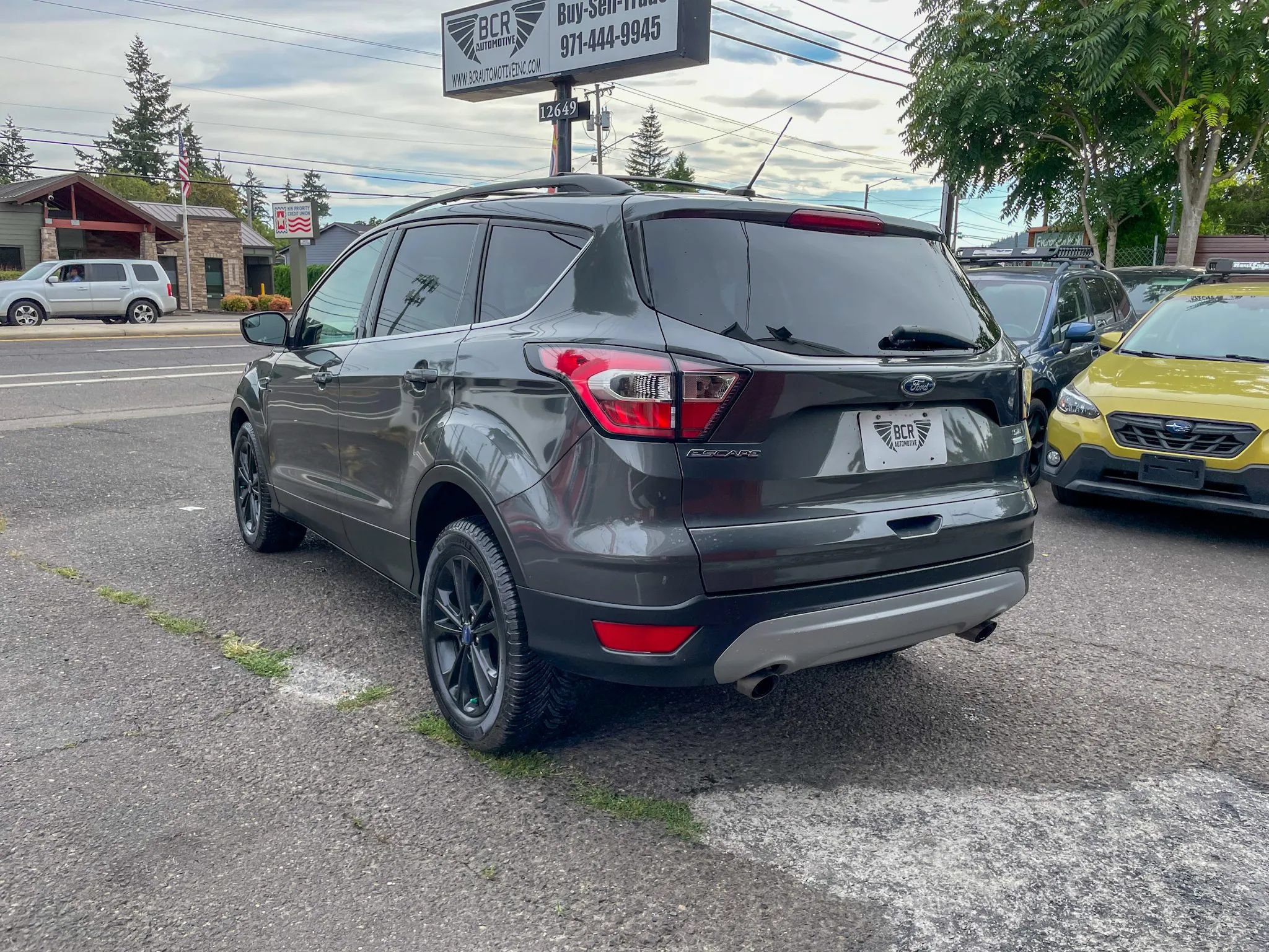 Used 2017 Ford Escape SE AWD/4WD image 2