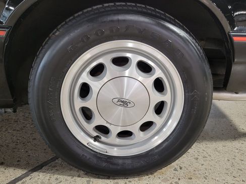 Used 1989 Ford Mustang LX RWD image 5