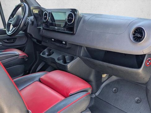 Used 2020 Mercedes-Benz Sprinter 2500 image 21