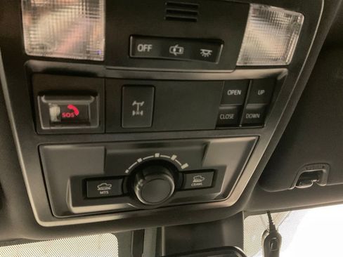 Used 2020 Toyota Tacoma TRD Off-Road w/ TRD Premium Off Road Package AWD/4WD image 21