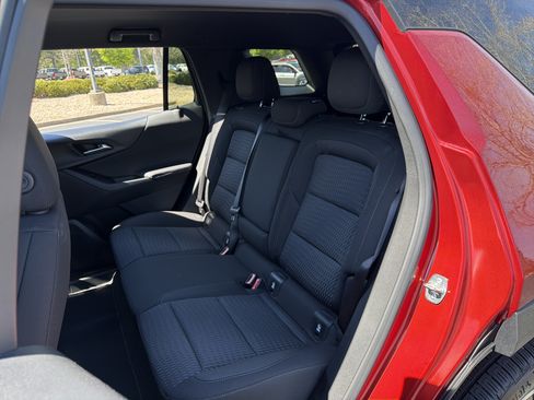 Used 2026 Chevrolet Equinox LT w/ Safety and Technology Package FWD image 20