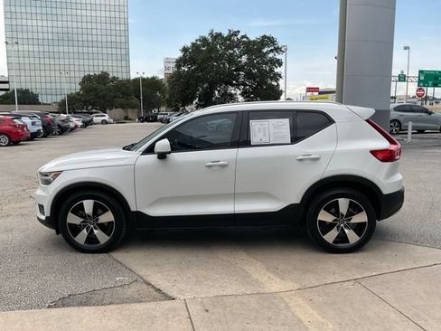Used 2020 Volvo XC40 T5 Momentum w/ Protection Package Premier AWD/4WD image 4