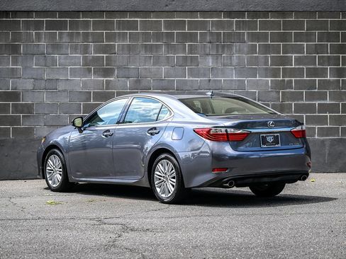 Used 2014 Lexus ES 350 w/ Luxury Package FWD image 4