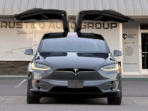Used 2019 Tesla Model X 75D AWD/4WD image 3