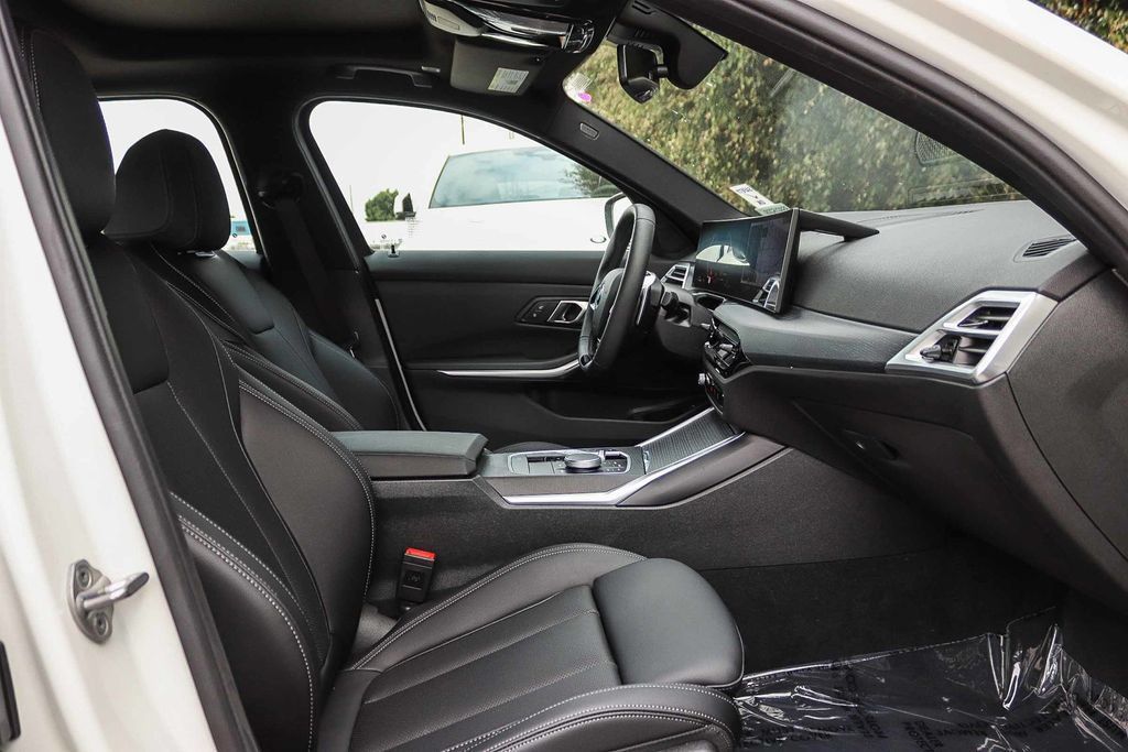 Used 2026 BMW 330i Sedan w/ Convenience Package RWD image 17
