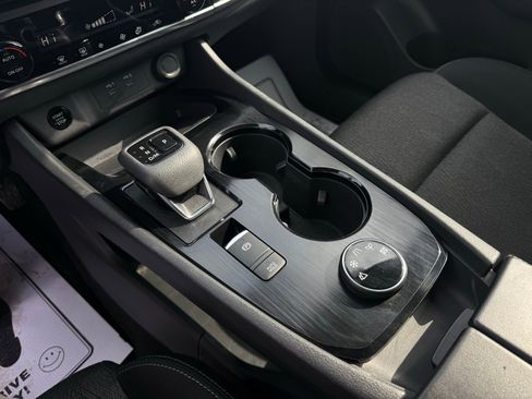 Used 2024 Nissan Rogue SV image 41