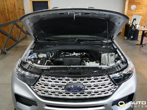 Used 2022 Ford Explorer XLT AWD/4WD image 8
